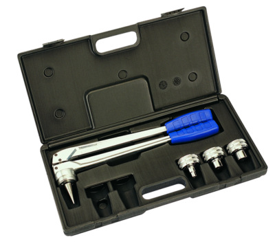Sertisseuse axiale pour tube PER 1